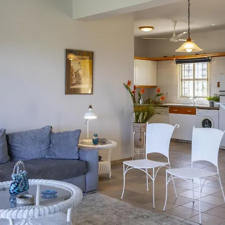 Your Beautiful Holiday Minutes From Sirina Bay, 1515 Vilă Protaras
